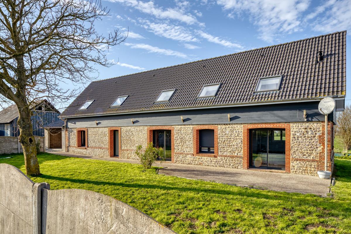 ELETOT Magnifique briques et silex, lumineuse, vie de plain pied, aucun travaux, dépendances 1