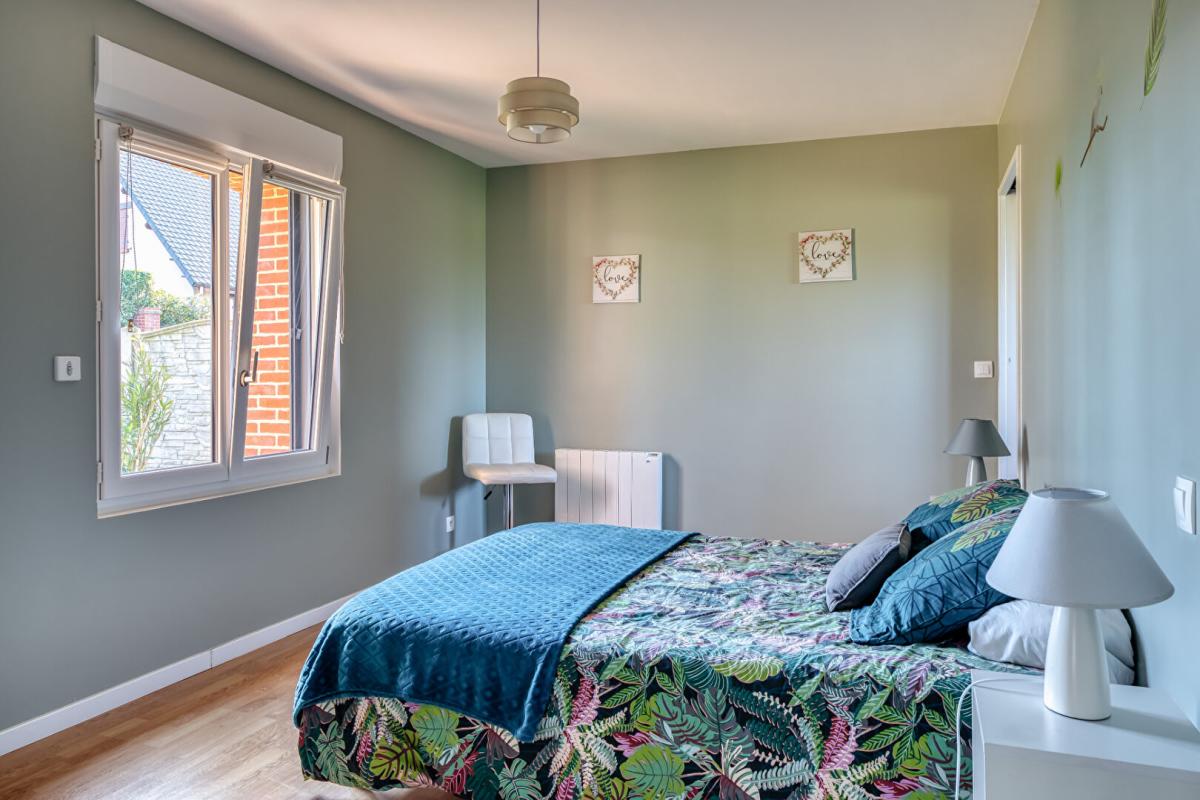 ELETOT Magnifique briques et silex, lumineuse, vie de plain pied, aucun travaux, dépendances 10