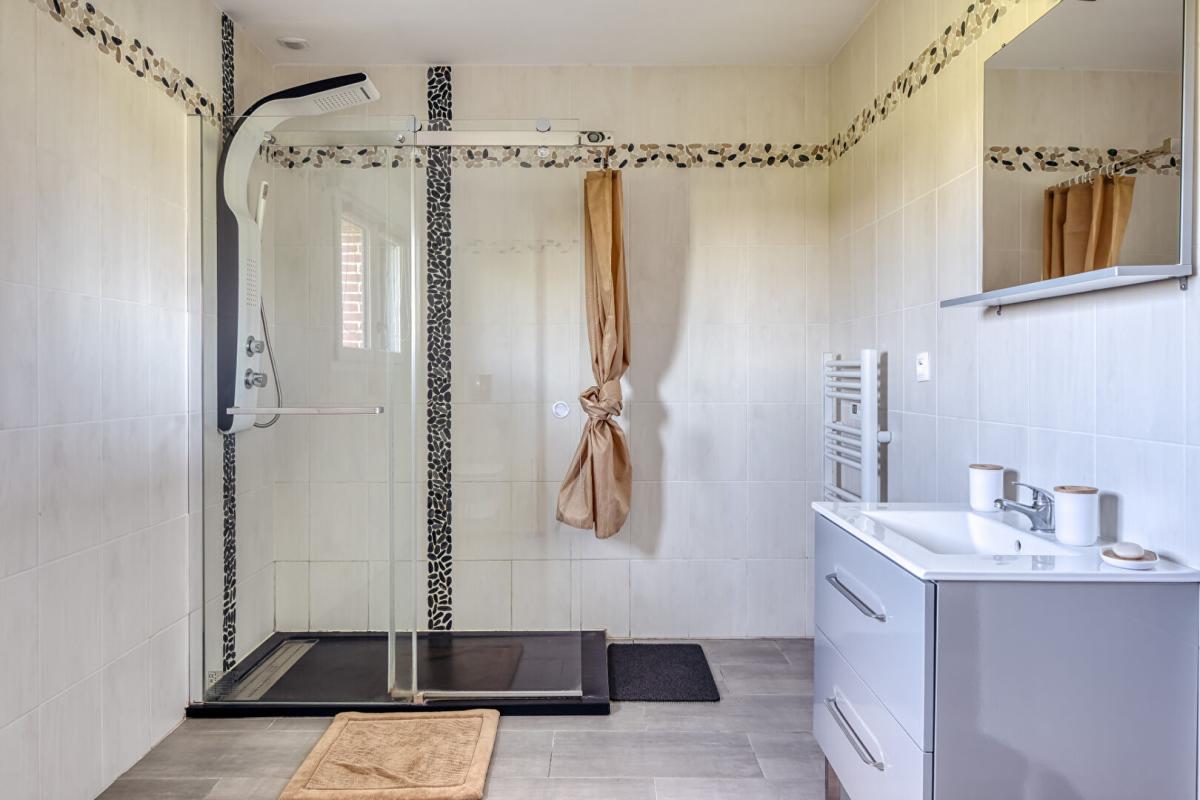 ELETOT Magnifique briques et silex, lumineuse, vie de plain pied, aucun travaux, dépendances 11