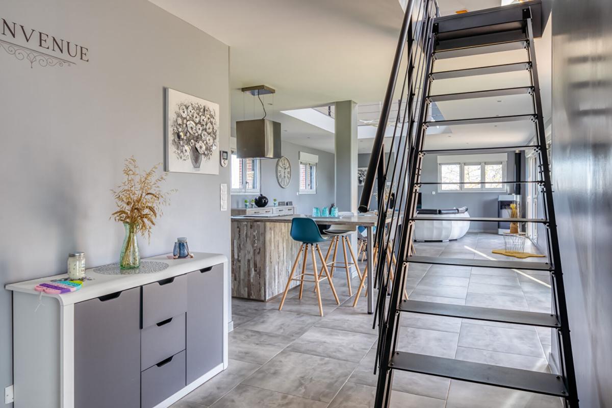 ELETOT Magnifique briques et silex, lumineuse, vie de plain pied, aucun travaux, dépendances 12