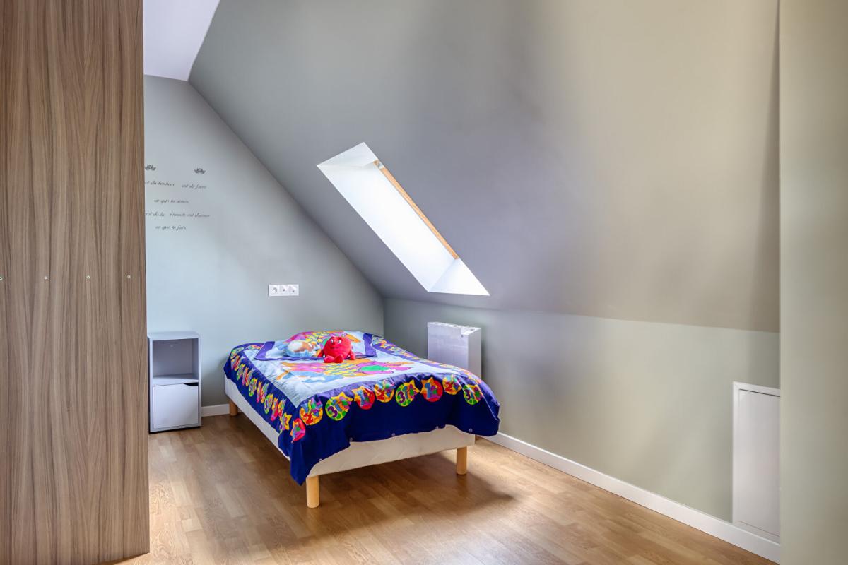 ELETOT Magnifique briques et silex, lumineuse, vie de plain pied, aucun travaux, dépendances 17