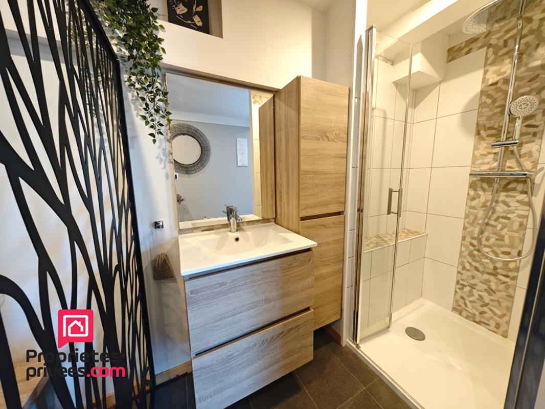 FREJUS Villa contemporaine 220 m2- PISCINE- 3 appartements possibles!- PIECE INSONORISEE 13