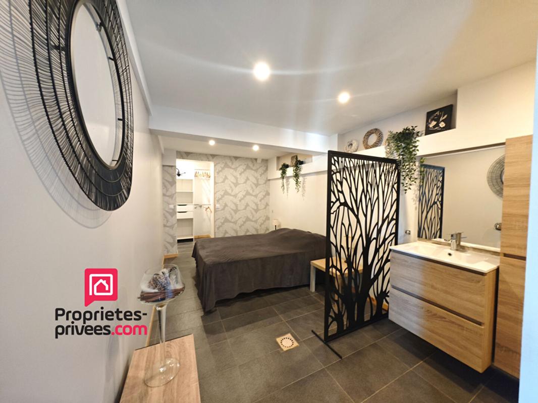 FREJUS Villa contemporaine 220 m2- PISCINE- 3 appartements possibles!- PIECE INSONORISEE 14