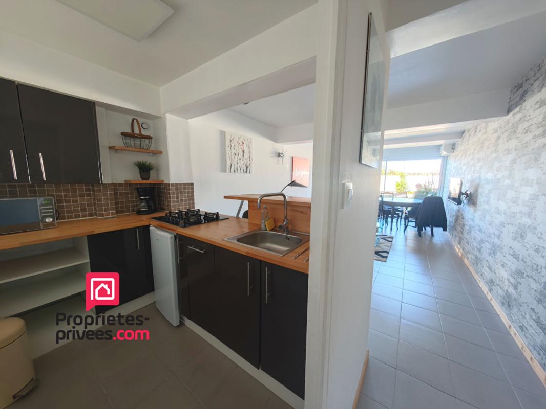 FREJUS Villa contemporaine 220 m2- PISCINE- 3 appartements possibles!- PIECE INSONORISEE 15