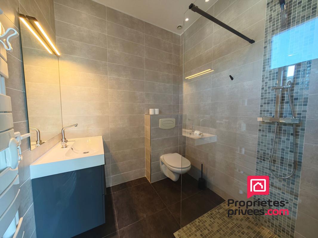 FREJUS Villa contemporaine 220 m2- PISCINE- 3 appartements possibles!- PIECE INSONORISEE 16