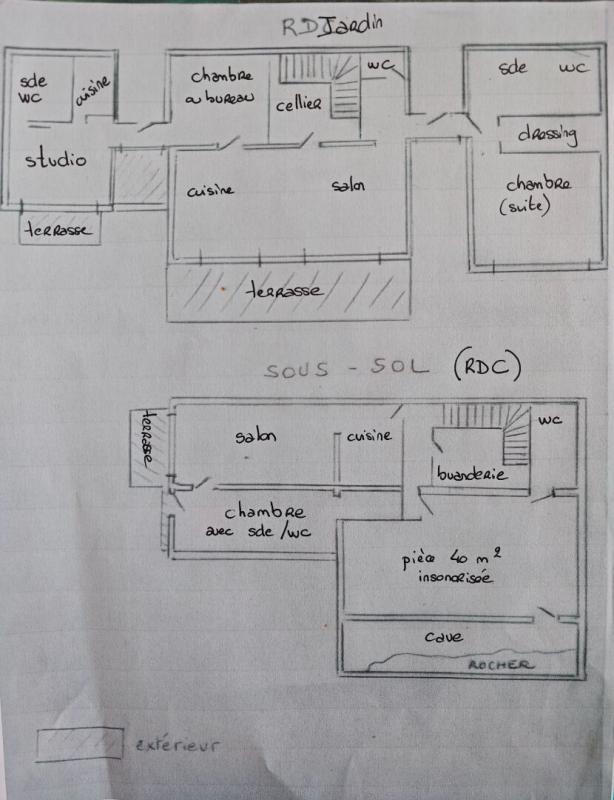 FREJUS Villa contemporaine 220 m2- PISCINE- 3 appartements possibles!- PIECE INSONORISEE 18