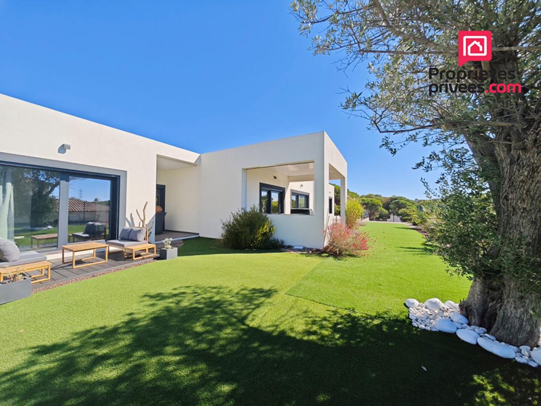 FREJUS Villa contemporaine 220 m2- PISCINE- 3 appartements possibles!- PIECE INSONORISEE 2