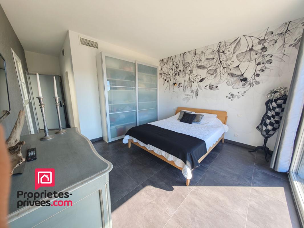 FREJUS Villa contemporaine 220 m2- PISCINE- 3 appartements possibles!- PIECE INSONORISEE 8