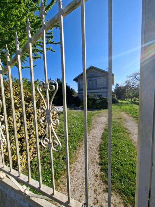 SAINT-JULIEN-BEYCHEVELLE Maison Saint Julien-Beychevelle Médoc à 35 mn de Bordeaux  7 pièce(s) 160 m2 16
