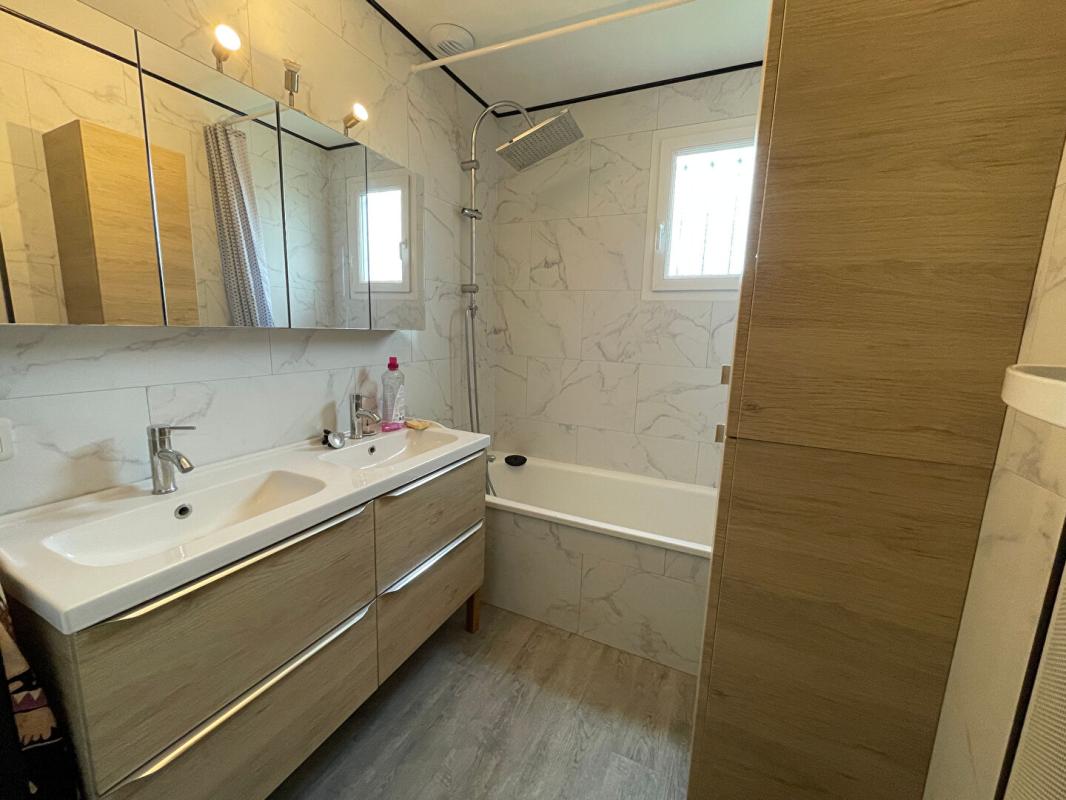 SAINT-COUTANT-LE-GRAND Maison Saint Coutant Le Grand 5 pièce(s) 105 m2 12