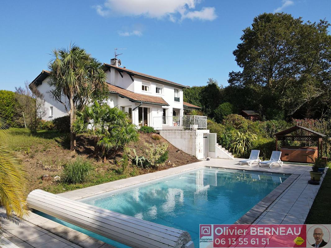 ARCANGUES Villa d'architecte à Arcangues 6 pièce(s) 163 m2 - Piscine + SPA 1