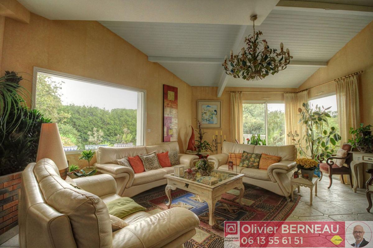 ARCANGUES Villa d'architecte à Arcangues 6 pièce(s) 163 m2 - Piscine + SPA 5