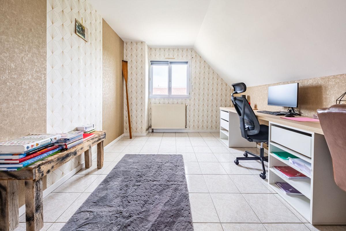 SENNECEY-LES-DIJON 21800 SENNECEY LES DIJON - Maison 170 m², 5/6 chambres, Piscine, Dépendance 180 m² , Terrain 1300 m² 12