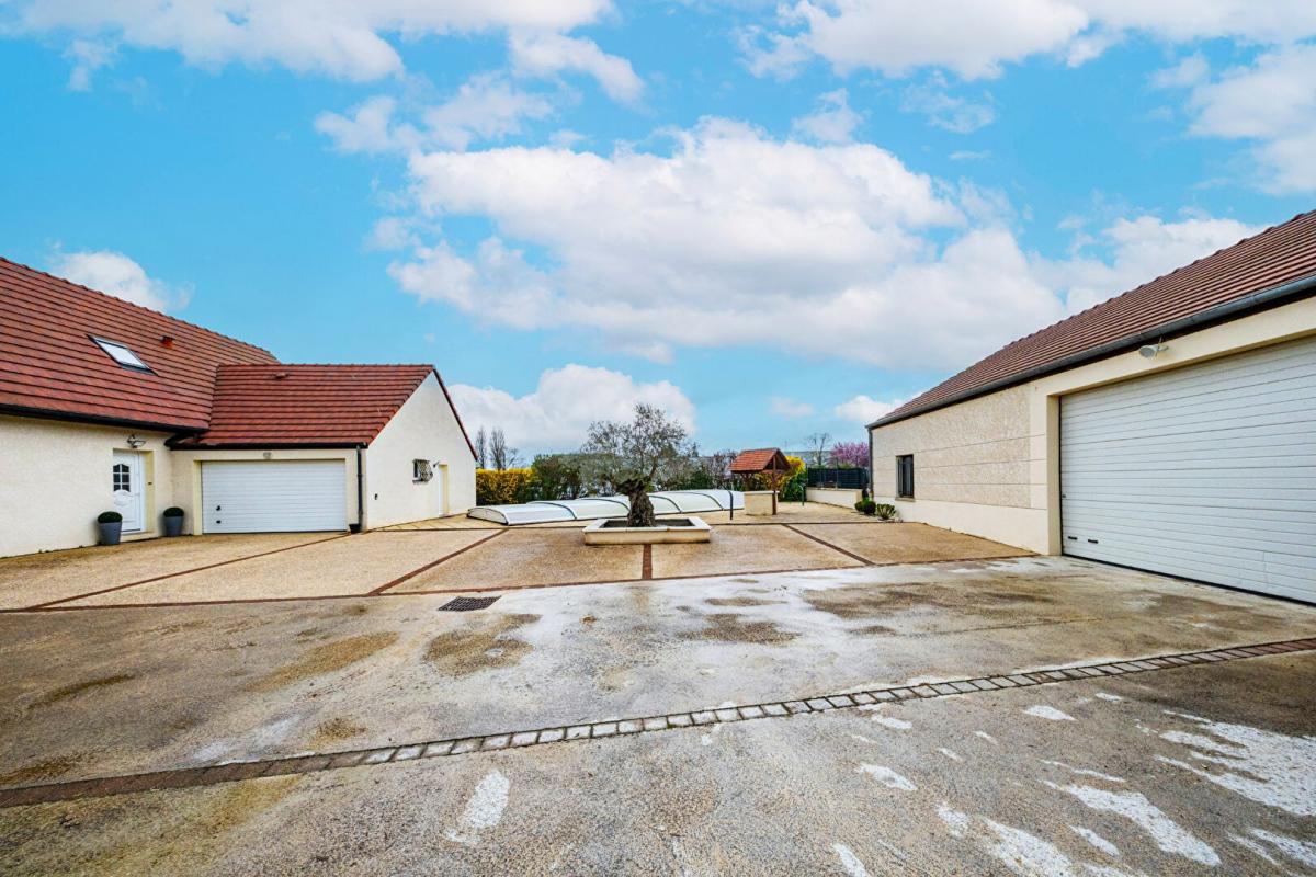 SENNECEY-LES-DIJON 21800 SENNECEY LES DIJON - Maison 170 m², 5/6 chambres, Piscine, Dépendance 180 m² , Terrain 1300 m² 17