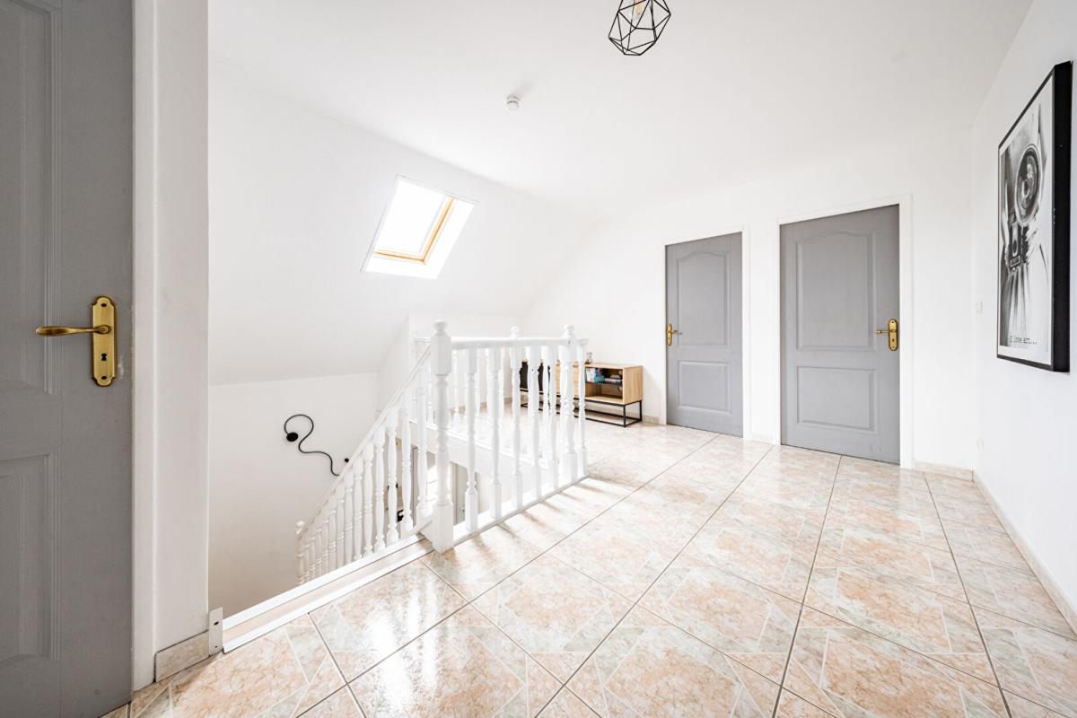 SENNECEY-LES-DIJON 21800 SENNECEY LES DIJON - Maison 170 m², 5/6 chambres, Piscine, Dépendance 180 m² , Terrain 1300 m² 9