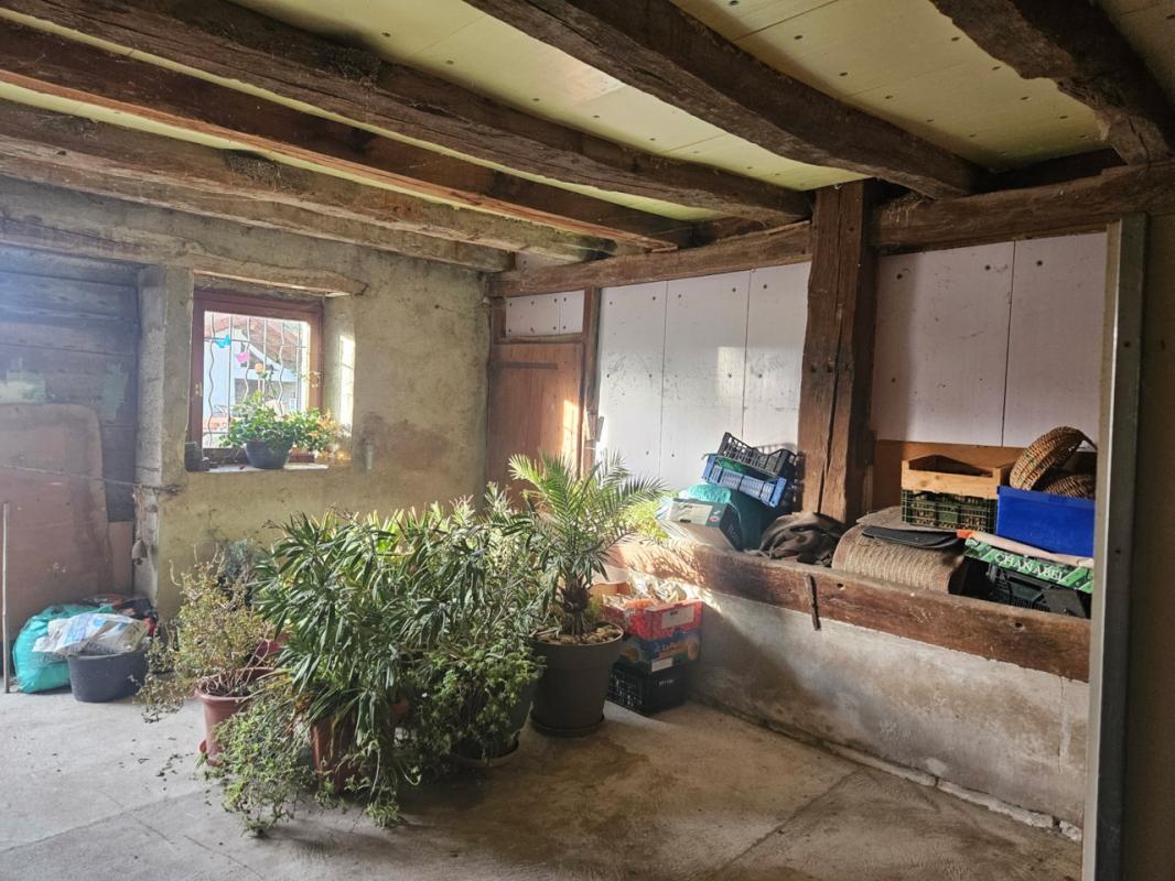 LEGNA Propriété jurassienne, 245m2 de surface habitable et 4 Ha de terrain attenant 10