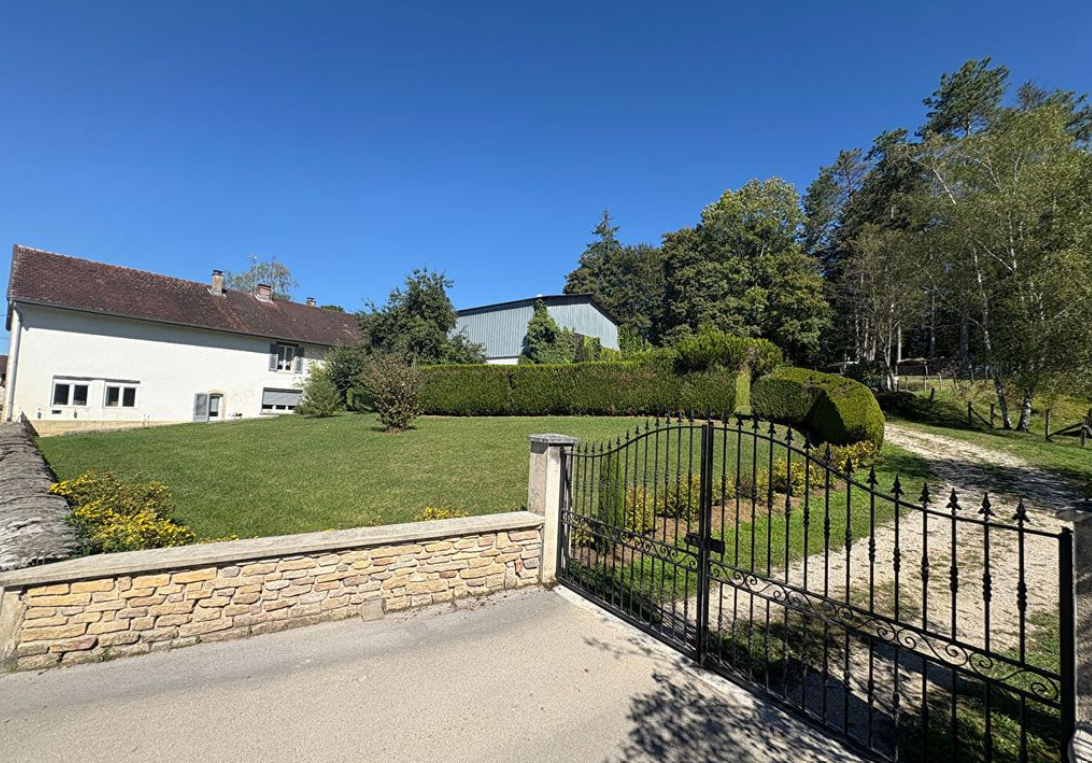 LEGNA Propriété jurassienne, 245m2 de surface habitable et 4 Ha de terrain attenant 11