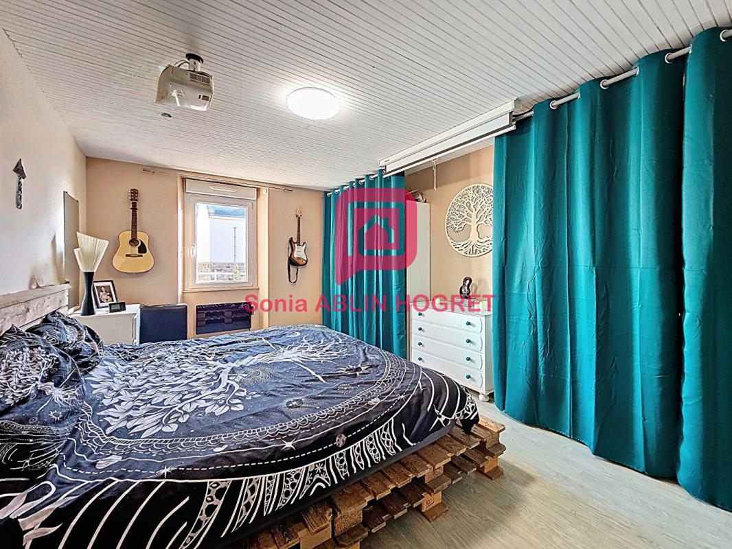 SAINT-QUENTIN-LES-ANGES Maison 4 chambres dépendance et grand terrain 5