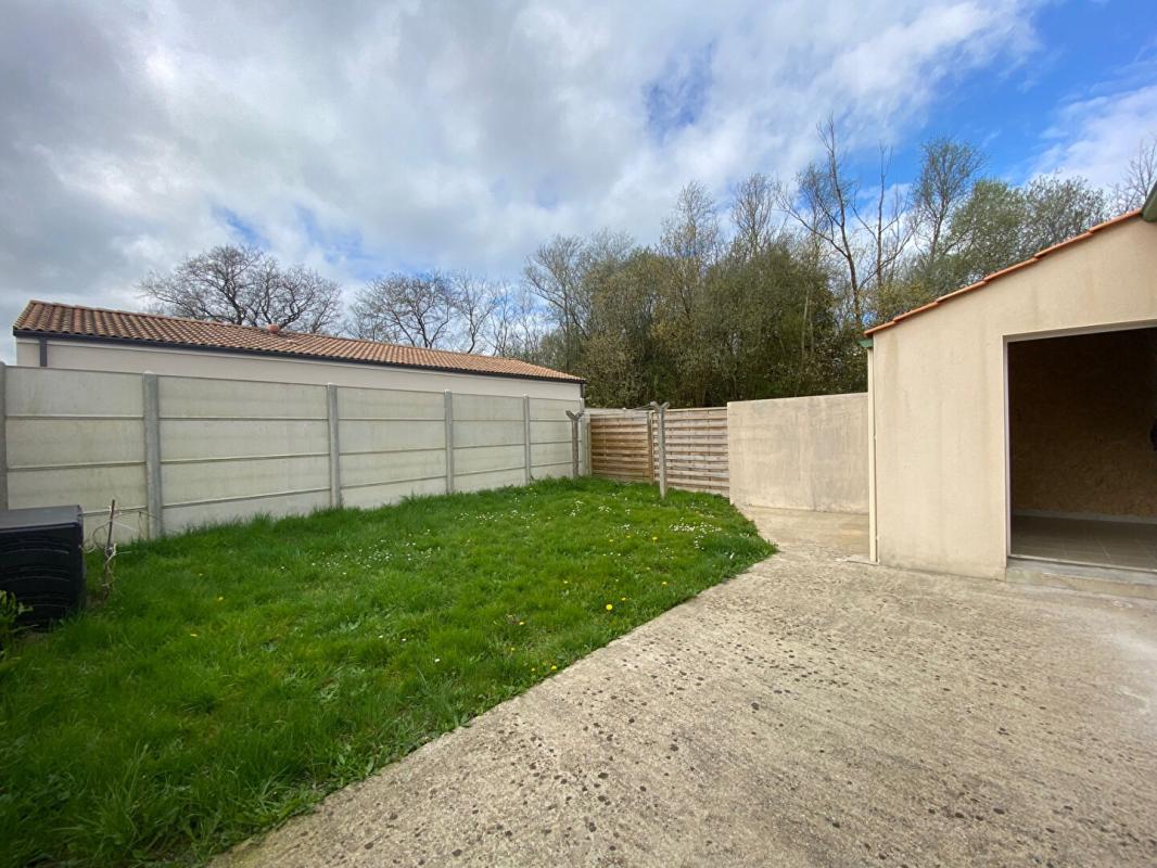 SAINTE-PAZANNE MAISON PLAIN PIED - 2 CHAMBRES - 44680 SAINTE PAZANNE - BUDGET 213 200 HAI 12