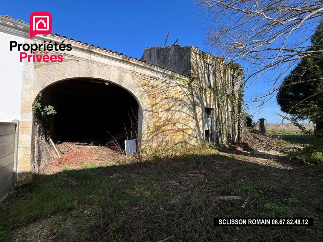 SAINT-GENIS-DE-SAINTONGE Maison Saint Genis De Saintonge - chai - terrain - prix 39 99 FAI 1