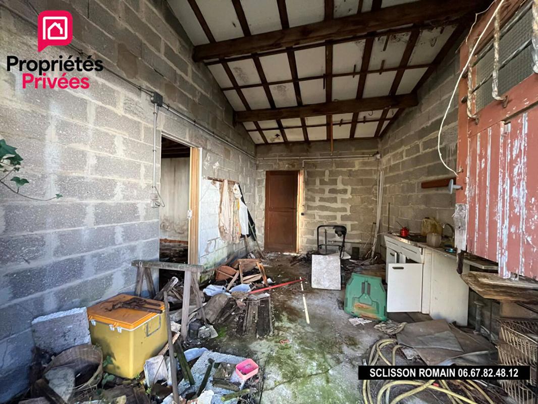 SAINT-GENIS-DE-SAINTONGE Maison Saint Genis De Saintonge - chai - terrain - prix 39 99 FAI 7