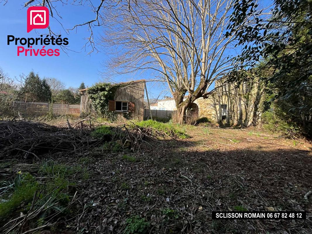 SAINT-GENIS-DE-SAINTONGE Maison Saint Genis De Saintonge - chai - terrain - prix 39 99 FAI 9