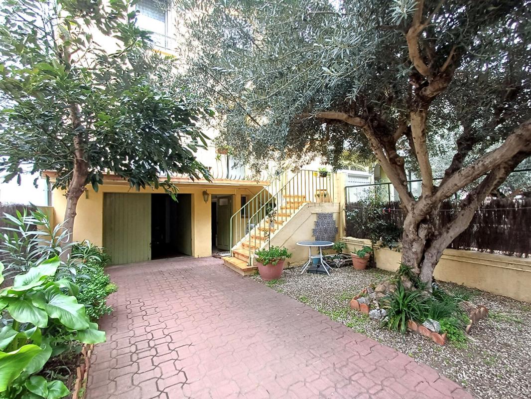 PERPIGNAN Quartier des fleurs, maison de ville typée fin années 40 avec studio, garage et jardin 1
