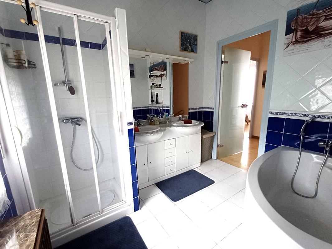 PERPIGNAN Quartier des fleurs, maison de ville typée fin années 40 avec studio, garage et jardin 13