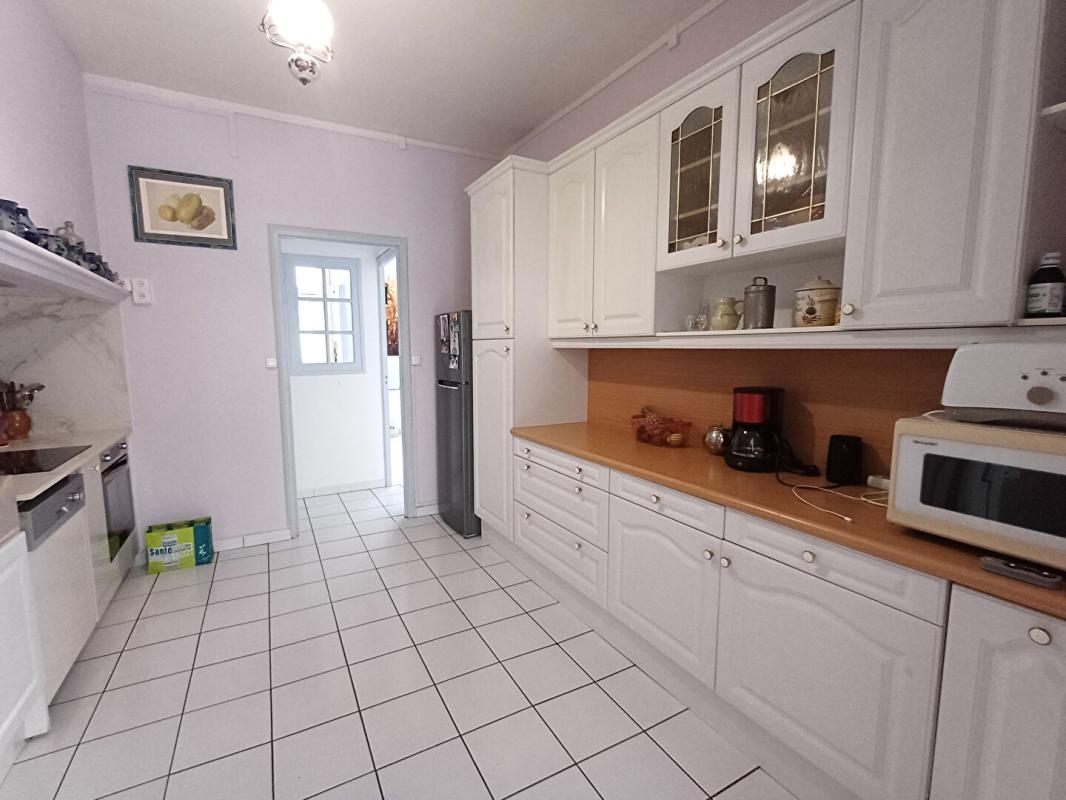 PERPIGNAN Quartier des fleurs, maison de ville typée fin années 40 avec studio, garage et jardin 5