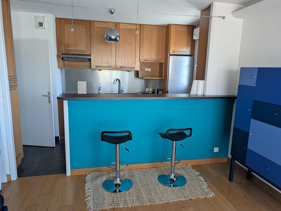 BORDEAUX T3 74 m² - 2 chambres - Balcon - Parking 5