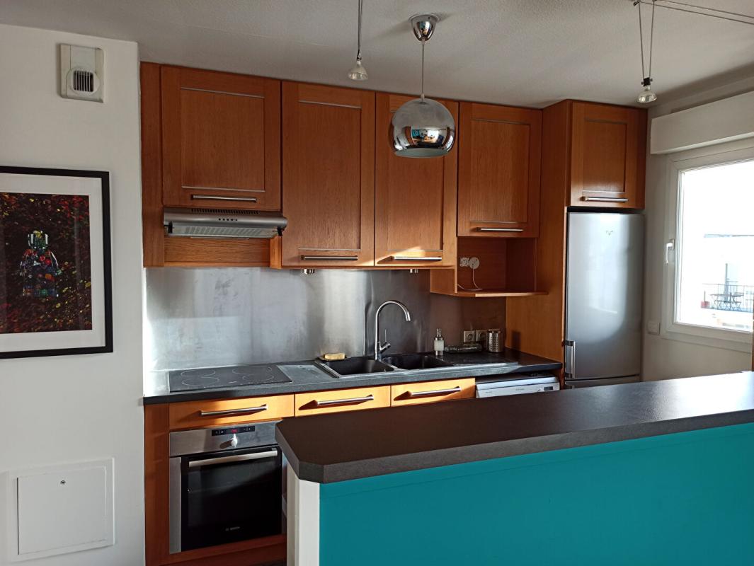 BORDEAUX T3 74 m² - 2 chambres - Balcon - Parking 6