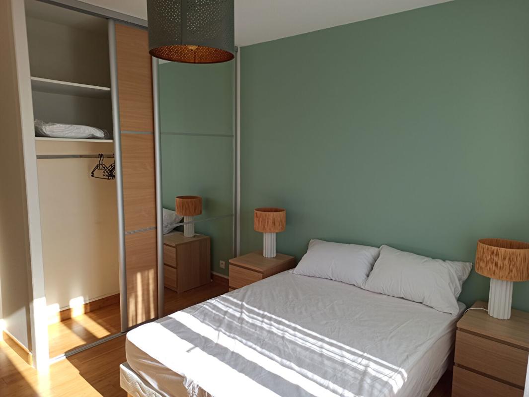 BORDEAUX T3 74 m² - 2 chambres - Balcon - Parking 7