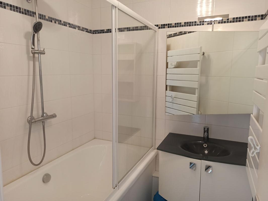 BORDEAUX T3 74 m² - 2 chambres - Balcon - Parking 8