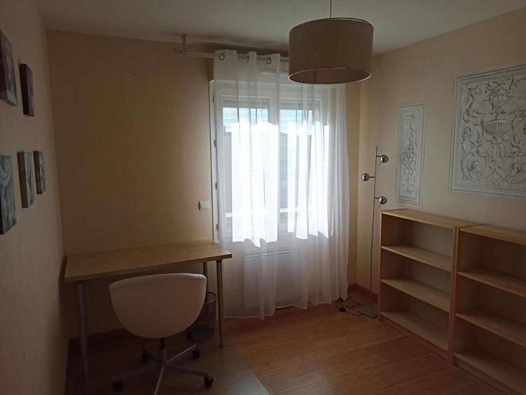 BORDEAUX T3 74 m² - 2 chambres - Balcon - Parking 9