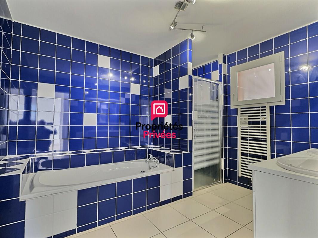 EYSINES DEPT 33 - Eysines - Maison 4 Pièce(s) - 95m2, 2 chambres, terrain de 1000m2, garage 6