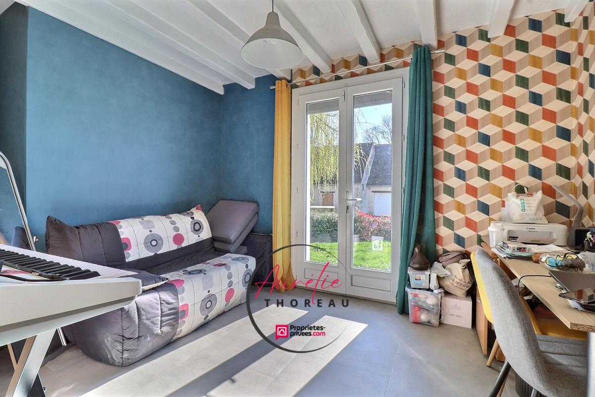 ASCHERES-LE-MARCHE Maison sur sous sol, terrain clos, 4 chambres 10