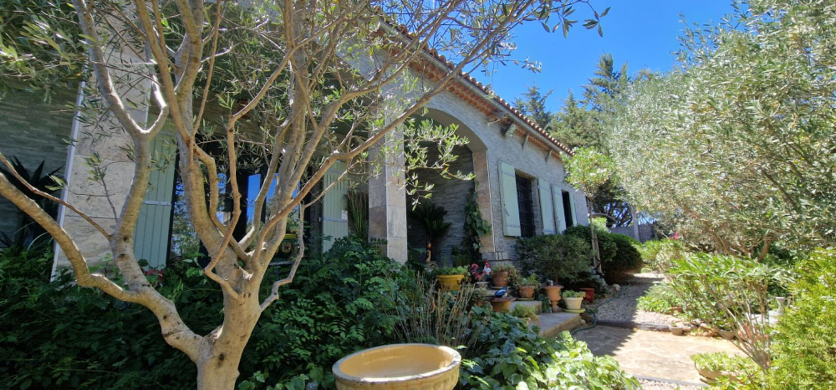 BRUE-AURIAC Maison  individuelle de 96 m2 et dépendance de 16 m2 1