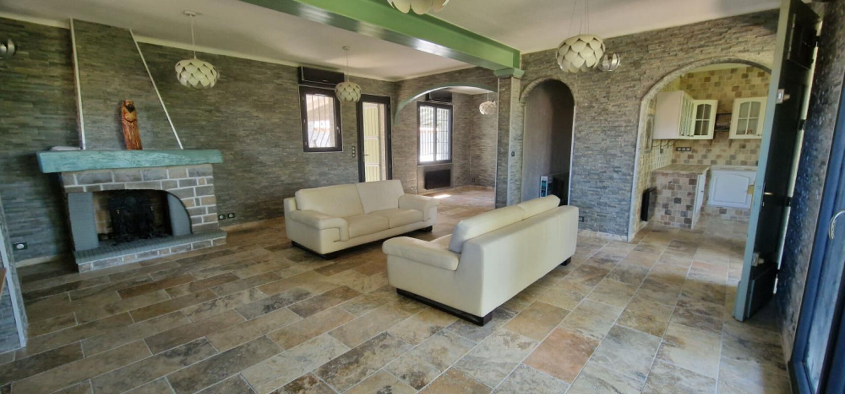 BRUE-AURIAC Maison  individuelle de 96 m2 et dépendance de 16 m2 3