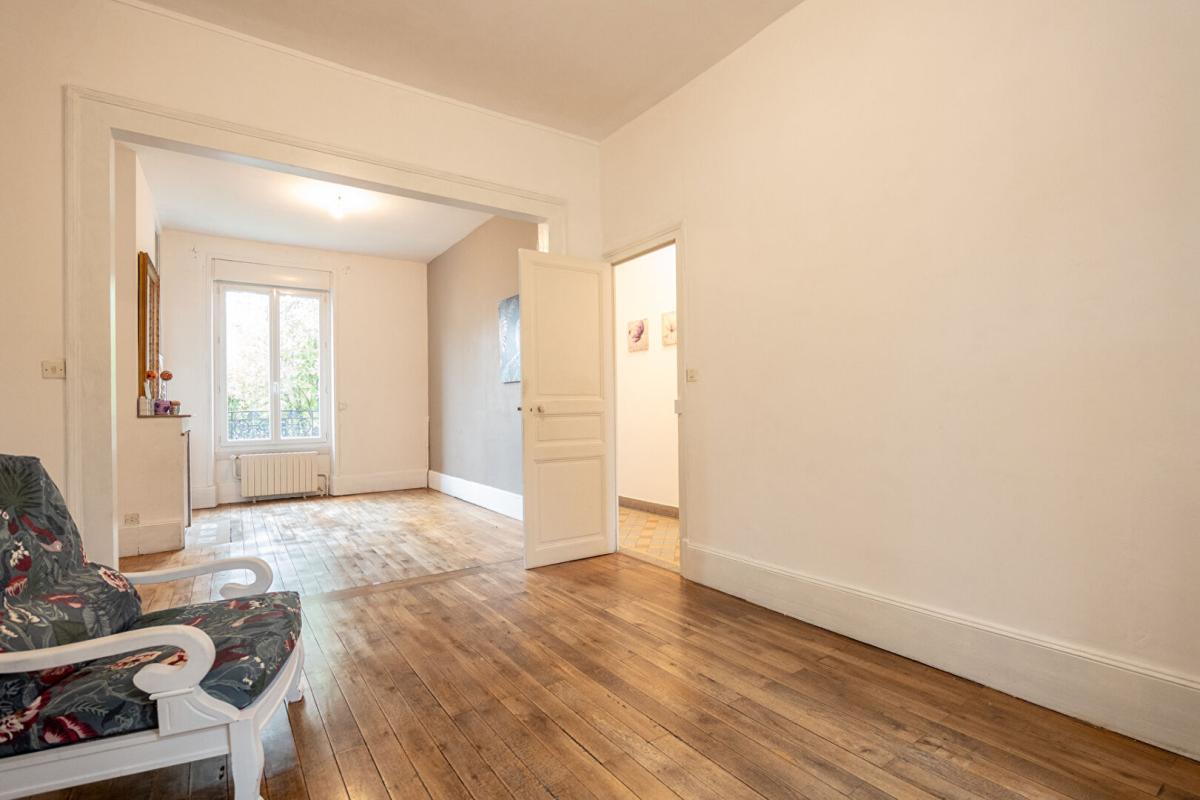 VENDOME LIEUX UNIQUES ® x PROPRIÉTÉS PRIVÉES PROPOSE MAISON DE 1930 DE 134 M² HYPER-CENTRE DE VENDÔME 10