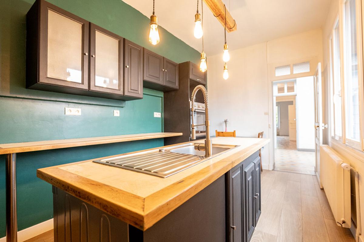 VENDOME LIEUX UNIQUES ® x PROPRIÉTÉS PRIVÉES PROPOSE MAISON DE 1930 DE 134 M² HYPER-CENTRE DE VENDÔME 14