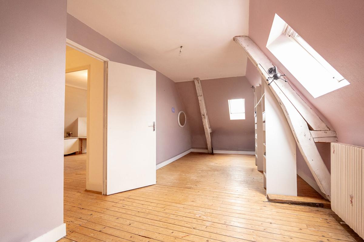 VENDOME LIEUX UNIQUES ® x PROPRIÉTÉS PRIVÉES PROPOSE MAISON DE 1930 DE 134 M² HYPER-CENTRE DE VENDÔME 17