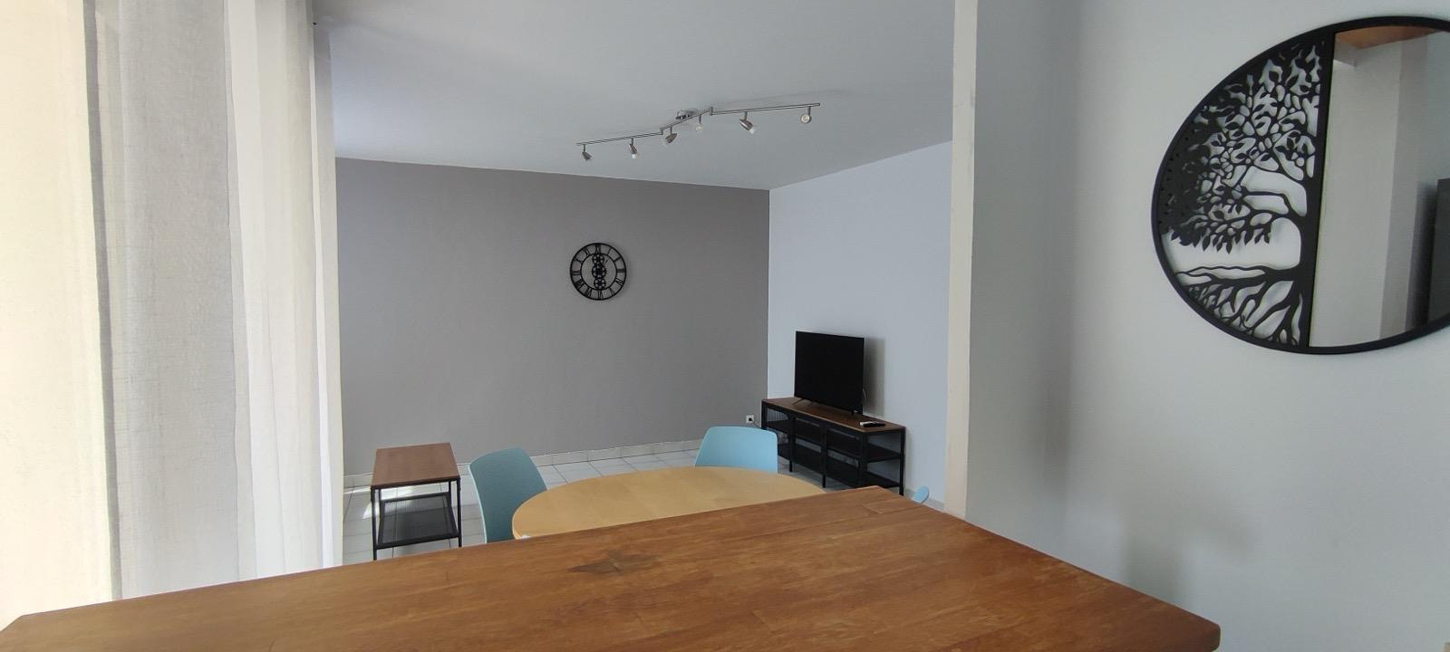 MONTPELLIER Exclusivité - Montpellier - Voltaire - Grand appartement deux pièces avec terrasse et garage 2