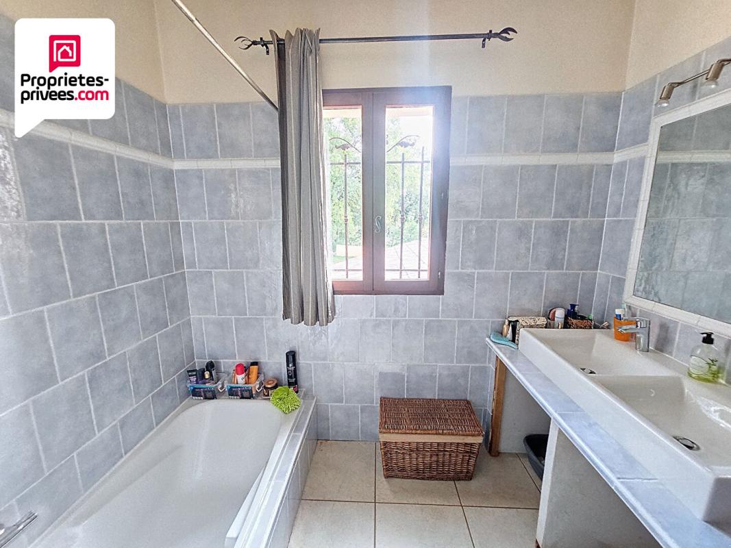 SAINT-CEZAIRE-SUR-SIAGNE PROPRIETE 9 pièces 249 m2 avec Annexes, Piscine et terrain paysager de 4000 m2 12