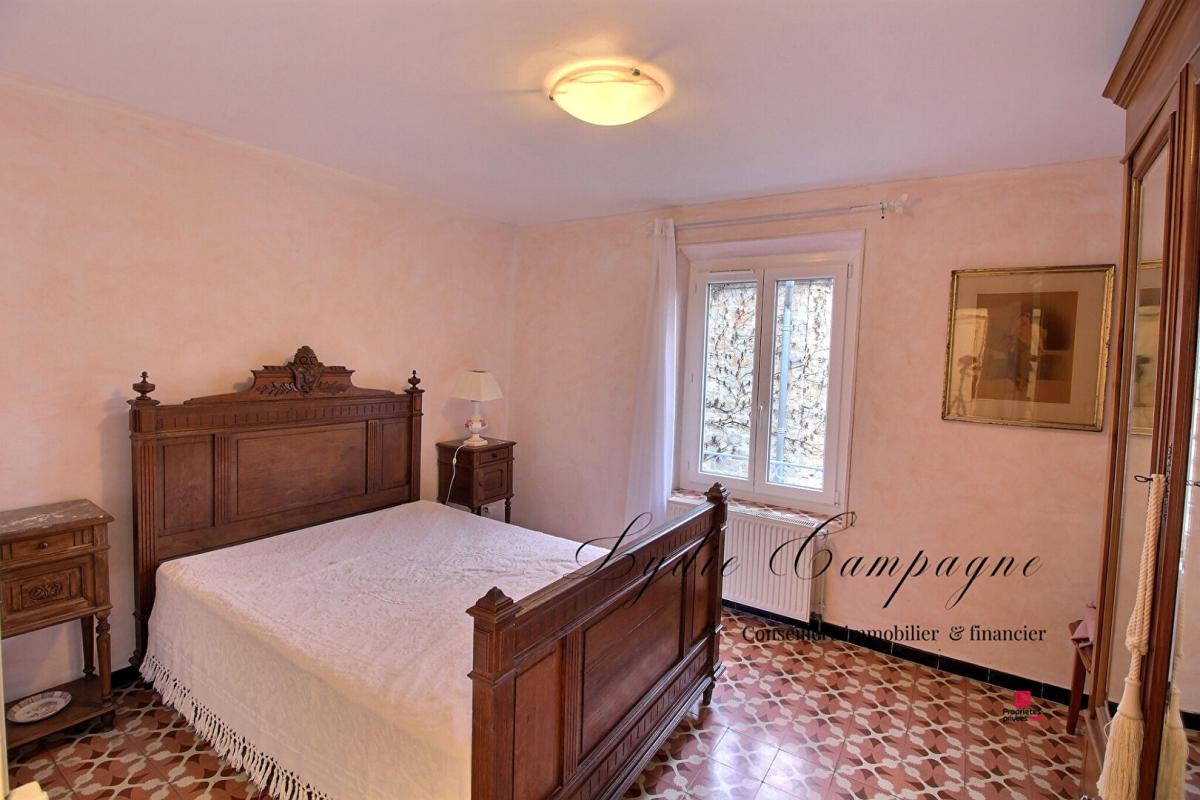 EMBRES-ET-CASTELMAURE Maison de village avec terrasse et vue imprenable sur les Corbières 8