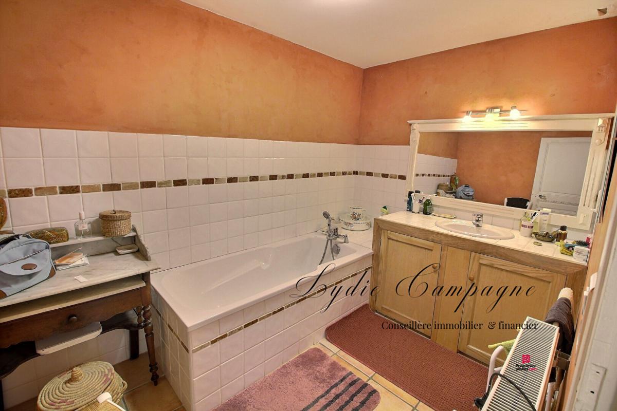 EMBRES-ET-CASTELMAURE Maison de village avec terrasse et vue imprenable sur les Corbières 9