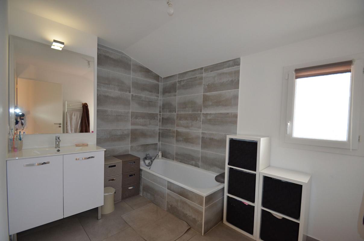 LIMAS Maison récente Limas - PMR - 4 Chambres - 3 salle d'eau - 135 m2 sur 577m2 terrain 16