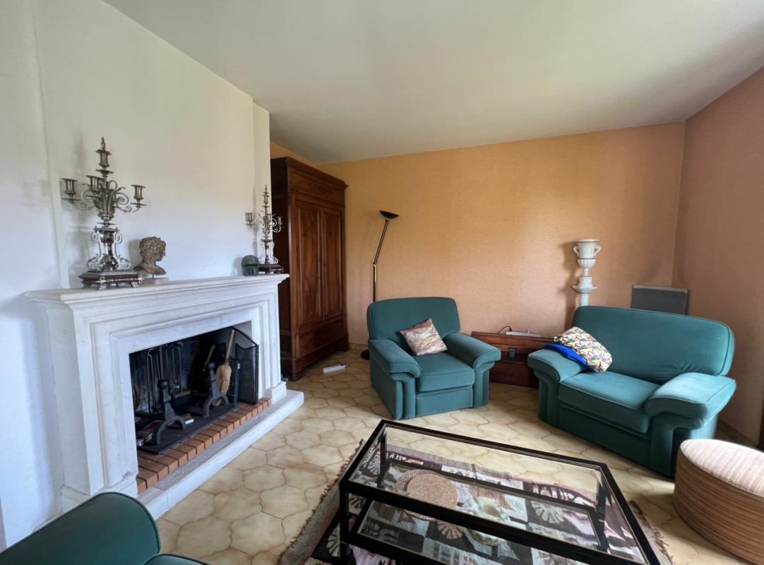 VOEUIL-ET-GIGET Maison avec piscine Voeuil Et Giget 5 pièce(s) 135 m2 4