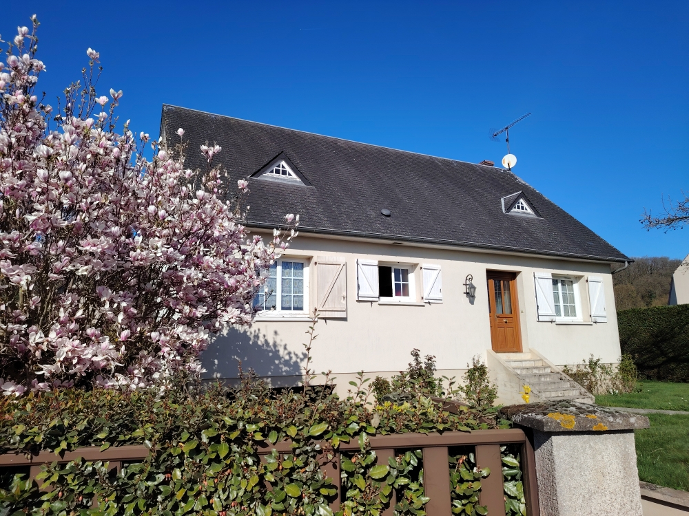 MARBOUE Maison sur sous sol Marboue 134 m2 1