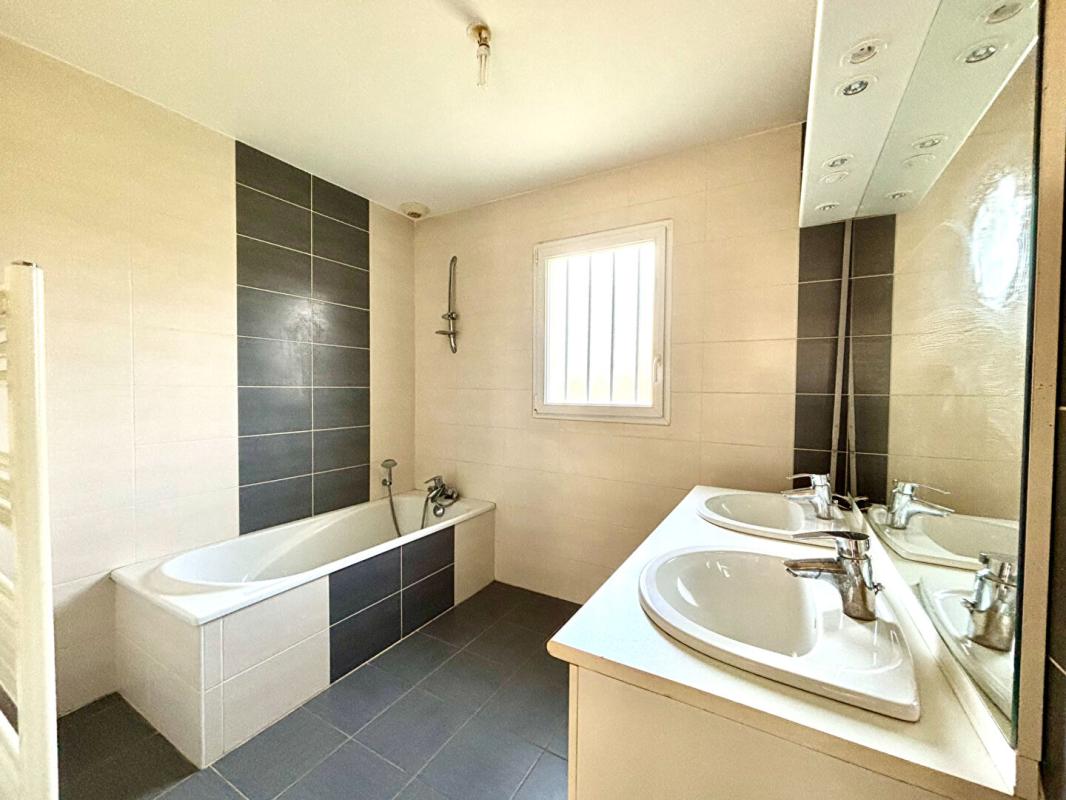 SAINT-LEGER-DES-BOIS Maison de plain pied - 3 chambres 9