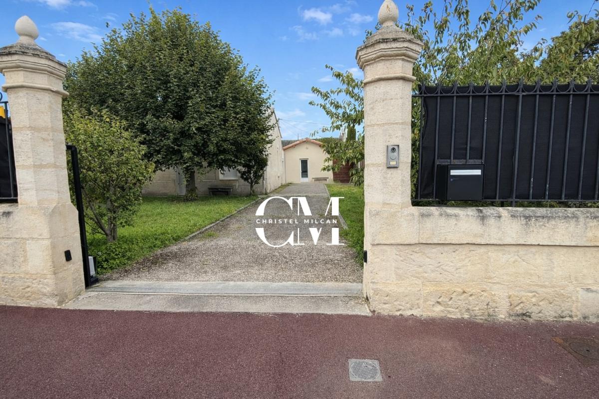 LE BOUSCAT Maison Le Bouscat 5 pièces 126 m2 jardin de 500 m², parking et garage 1